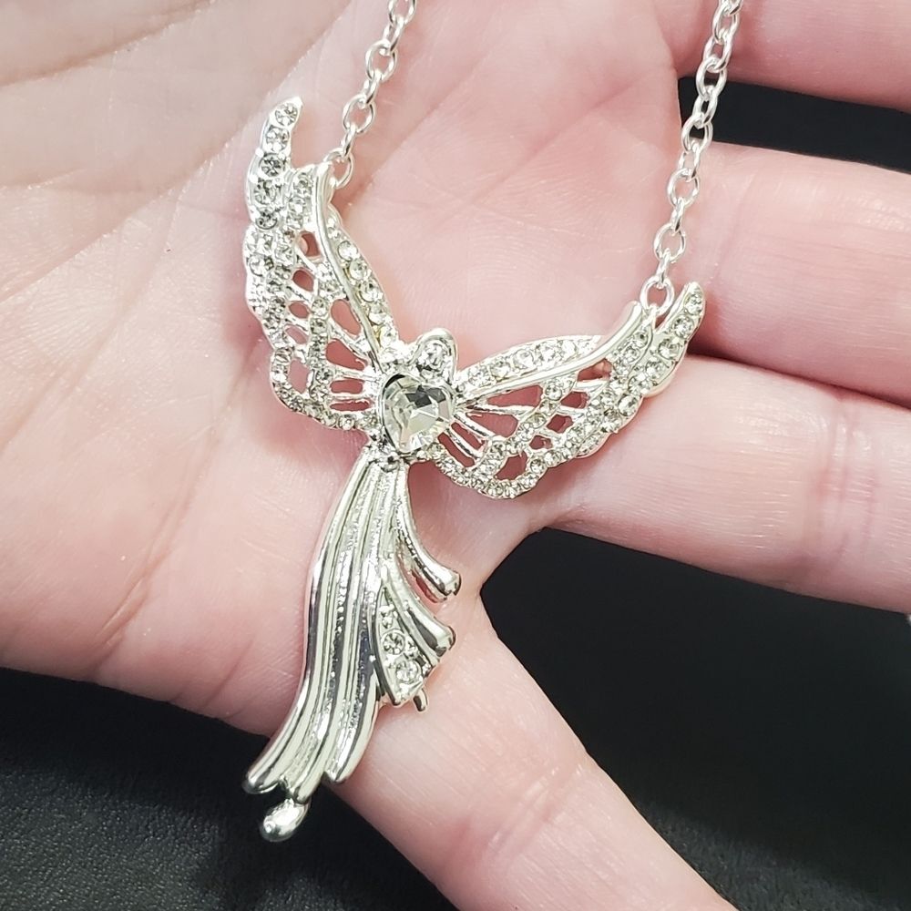 Silver tone guardian angel necklace 22-24.5"